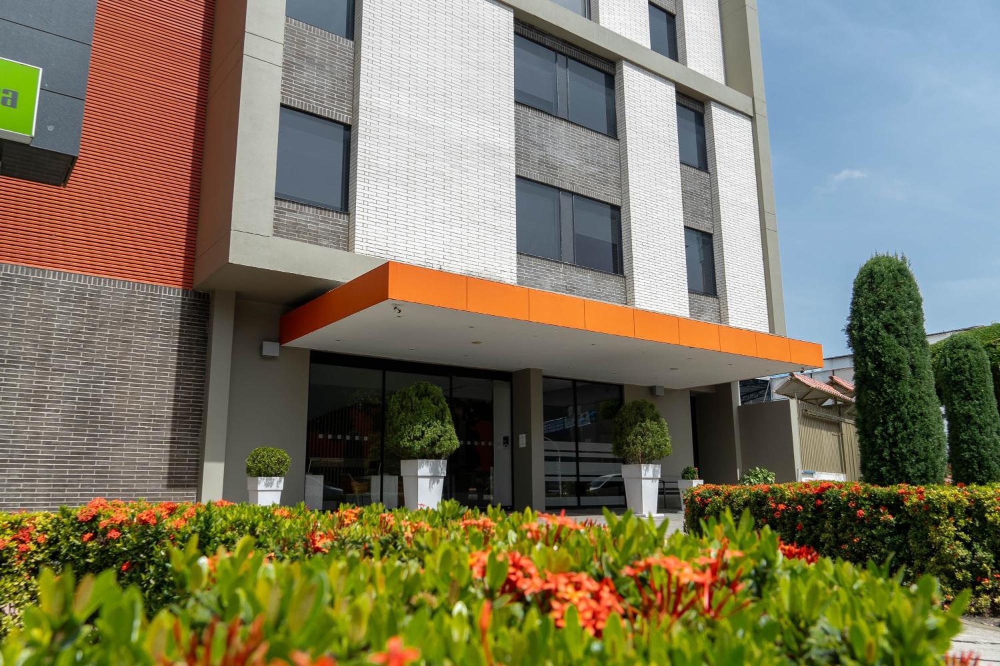 Holiday Inn Express Yopal By Ihg Экстерьер фото
